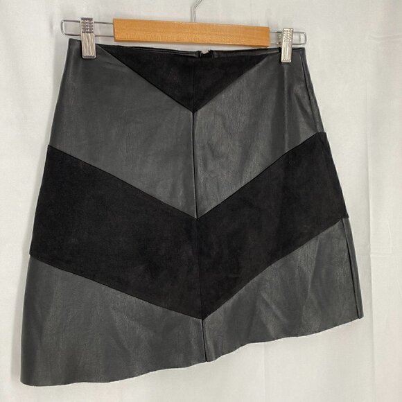 Design Lab Lord and Taylor Faux leather and Suede Mini Black Skirt Size XS - Picture 3 of 8